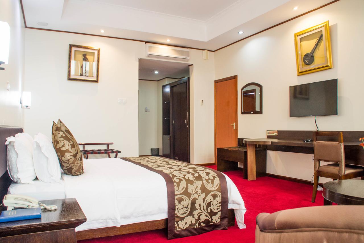 Lake View Resort Hotel Mbarara Buitenkant foto